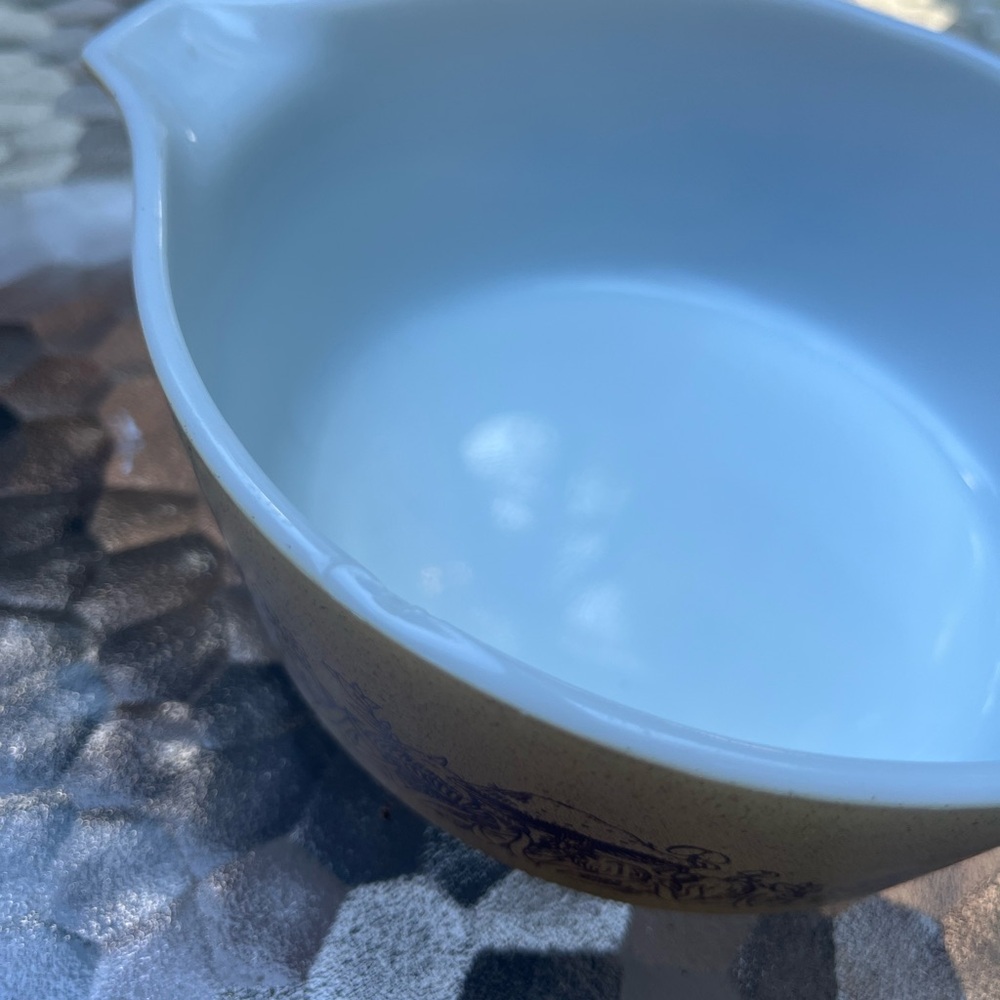 Pyrex mushroom dish - Picture 4 of 4